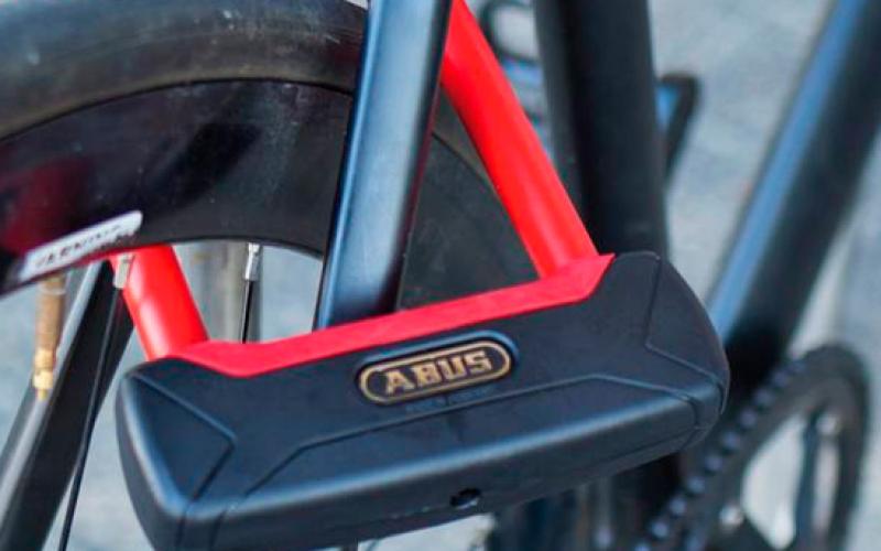 <p>ABUS is een van de bekendste merken op het gebied van fietssloten. Of je nu een&nbsp;ABUS U-slot,&nbsp;kettingslot&nbsp;of&nbsp;vouwslothebt, wij bieden sleutelduplicatie en -reparatie aan voor vrijwel alle ABUS producten. Het verlies van je ABUS-sleutel hoeft je geen zorgen te maken, wij kunnen een nieuwe voor je maken!</p>